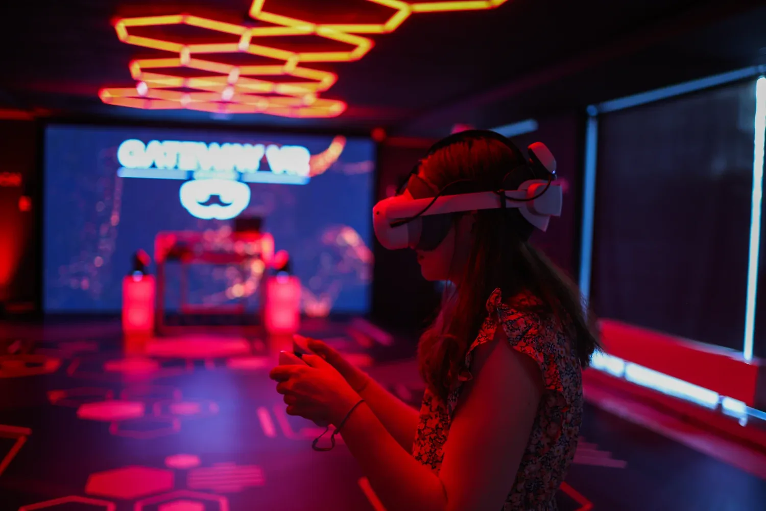 Arena VR Gateway Flow în Bucureștii Noi cu simulatoare auto și standalone VR Meta Quest 3